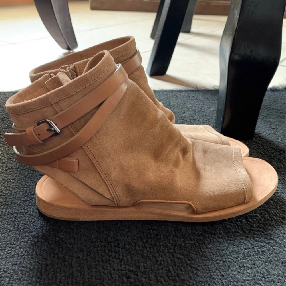 Vince Vero Cuoio Sandals size 6 NWOT